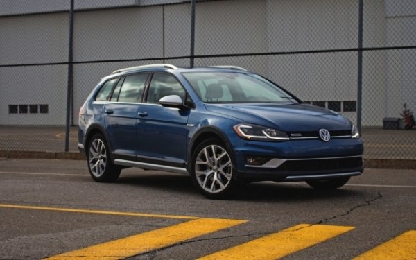 VW подтвердила выпуск универсала на базе Golf нового поколения VW подтвердила выпуск универсала на базе Golf нового поколения