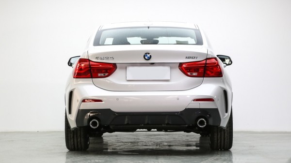 BMW показала обновленный седан 1-Series исключительно для Китая BMW показала обновленный седан 1-Series исключительно для Китая