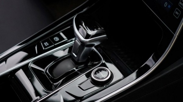 Новая Hyundai Creta обзавелась новым мотором, огромным тачскрином и подешевела