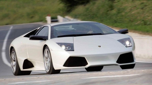В московском гараже среди мусора найден спорткар Lamborghini Murcielago