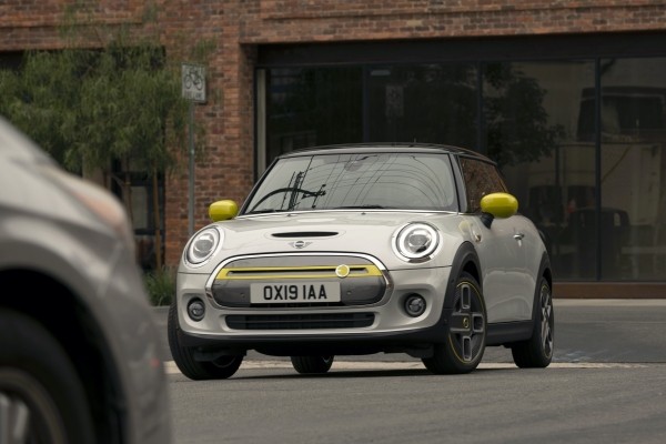 Автомобили MINI могут появиться у дилеров других марок Автомобили MINI могут появиться у дилеров других марок