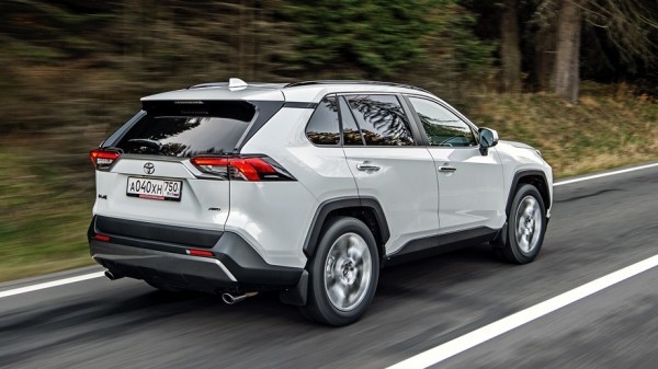 Находим заносчивым кроссовер Toyota RAV4 пятого поколения