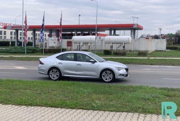 В Интернете размещены фотографии новой Skoda Octavia без камуфляжа