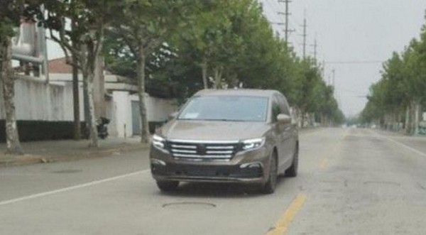 В Сеть попали официальные фото большого минивэна Volkswagen Viloran 