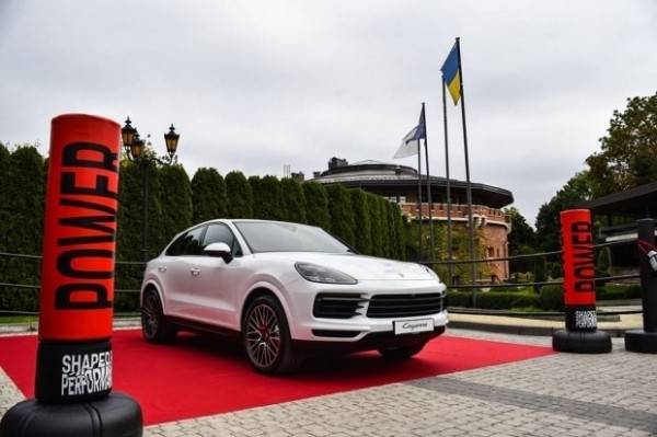 В Украине начались продажи Porsche Cayenne Coupe