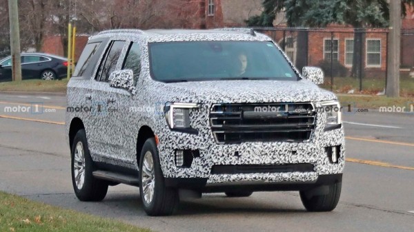 GMC Yukon попал в объективы фотокамер GMC Yukon попал в объективы фотокамер