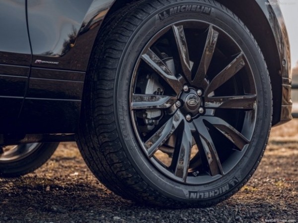 Land Rover выпустит «самую черную» версию Range Rover Velar Land Rover выпустит «самую черную» версию Range Rover Velar