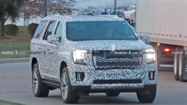 GMC Yukon попал в объективы фотокамер GMC Yukon попал в объективы фотокамер