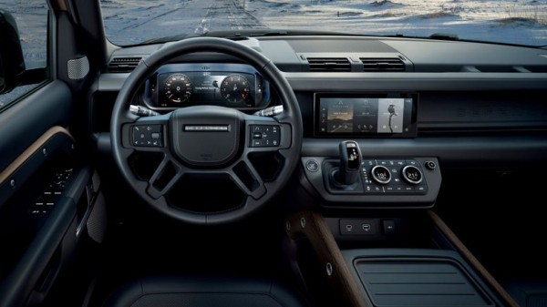 Названа дата появления нового внедорожника Land Rover Defender в России