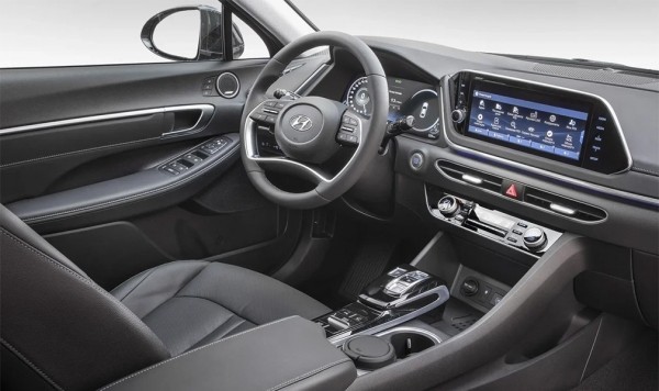 Экспрессия. Тест-драйв седана Hyundai Sonata восьмого поколения 
