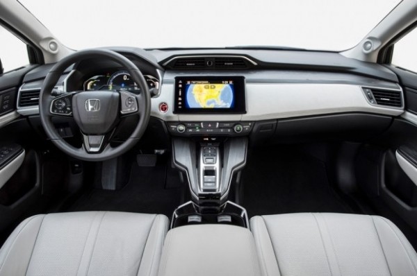 Honda показала водородный седан Clarity Fuel Cell 2020