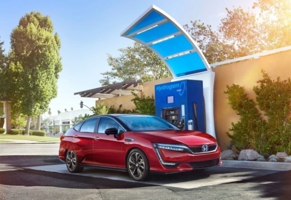 Honda показала водородный седан Clarity Fuel Cell 2020