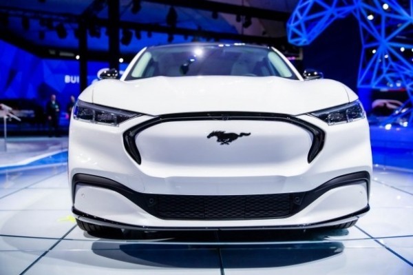 Первую партию кроссоверов Ford Mustang раскупили за девять дней