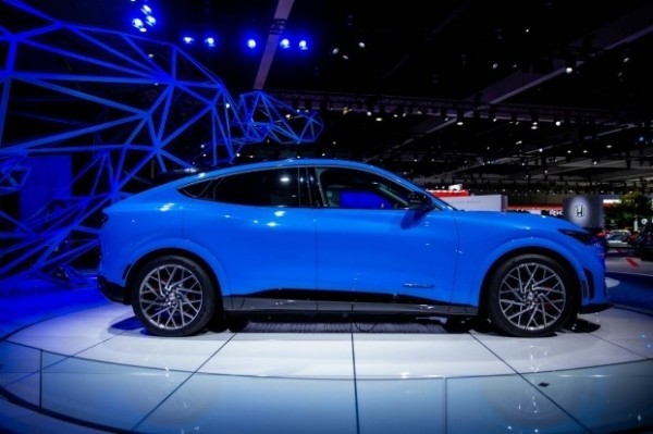 Первую партию кроссоверов Ford Mustang раскупили за девять дней