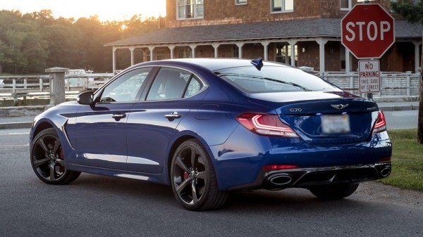 В сети появились дебютные изображения обновленного Genesis G70