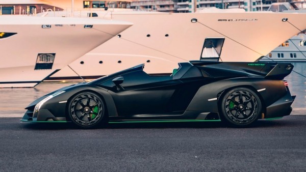 Невероятный родстер Lamborghini Veneno уйдет с молотка