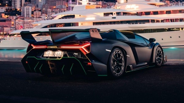 Невероятный родстер Lamborghini Veneno уйдет с молотка