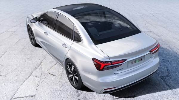 Электроседан Roewe Ei6 дебютирует в&nbsp;апрельском Пекине