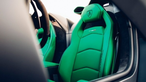 Невероятный родстер Lamborghini Veneno уйдет с молотка
