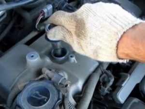 Как правильно менять свечи зажигания: на холодном или на горячем моторе