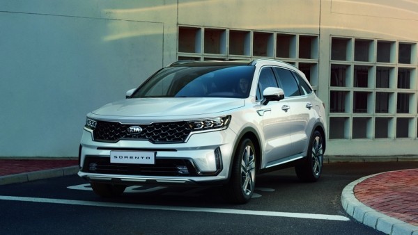 Kia опубликовала первые официальные фото нового Kia Sorento