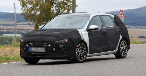 Хэтчбек Hyundai i30 приоткрылся на официальном снимке Хэтчбек Hyundai i30 приоткрылся на официальном снимке