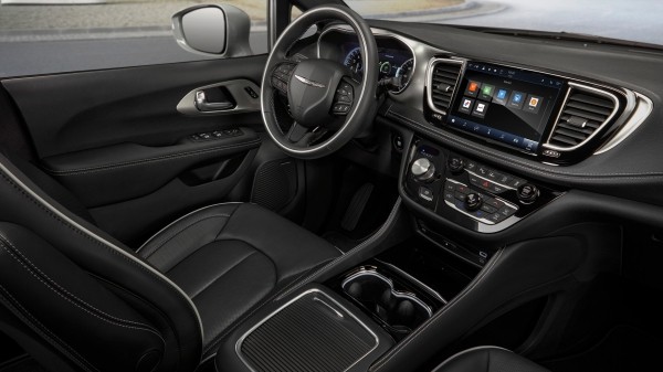 Улучшенный минивэн Chrysler Pacifica получил полный привод