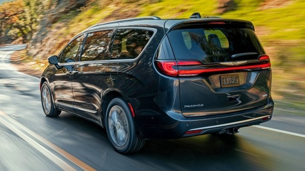 Улучшенный минивэн Chrysler Pacifica получил полный привод