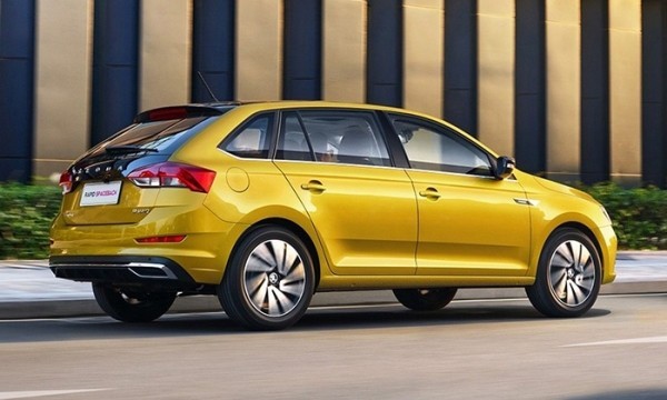 Cедан и хэтчбек Skoda Rapid выйдут на рынок весной Cедан и хэтчбек Skoda Rapid выйдут на рынок весной