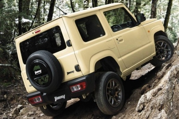 Маленький внедорожник Suzuki Jimny вызвал невероятный ажиотаж на рынке Маленький внедорожник Suzuki Jimny вызвал невероятный ажиотаж на рынке