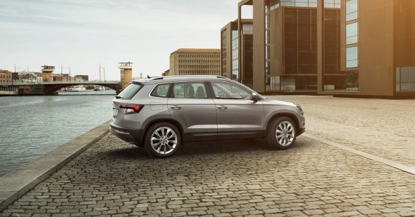 Назвали плюсы и минусы кроссовера Skoda Karoq