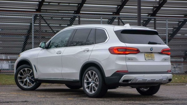 Стала известна стоимость новых вариаций BMW X5 и X6 в России Стала известна стоимость новых вариаций BMW X5 и X6 в России