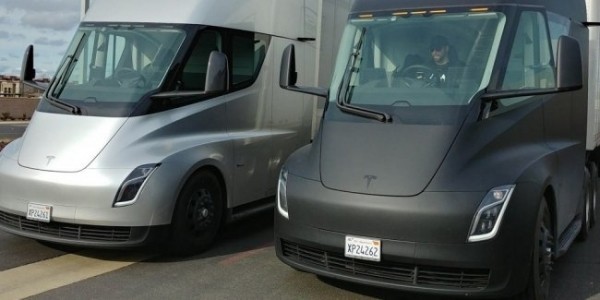 Tesla выкатила электрофуры Semi на зимние испытания Tesla выкатила электрофуры Semi на зимние испытания