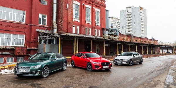 Тест-драйв Audi A4, Jaguar XE и Volvo S60. Благородное собрание Тест-драйв Audi A4, Jaguar XE и Volvo S60. Благородное собрание