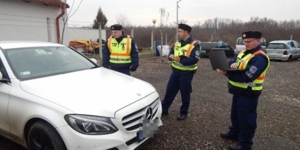 Венгерская полиция проверяет &laquo;евробляхи&raquo;, припаркованные возле границы