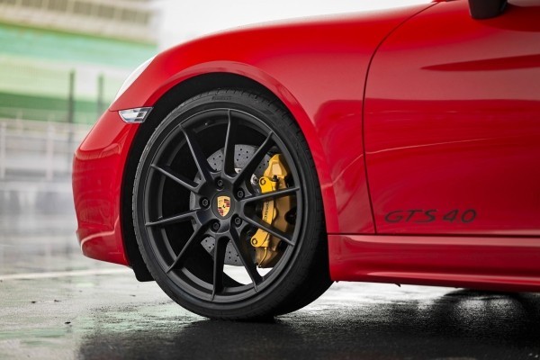 Возвращаем недостающие цилиндры Porsche 718 GTS 4.0