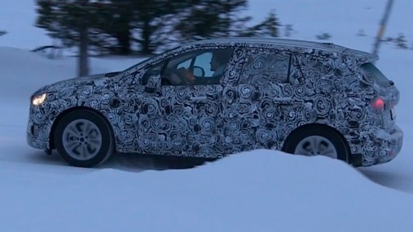 Новый BMW 2-Series Active Tourer попал в объективы камер Новый BMW 2-Series Active Tourer попал в объективы камер