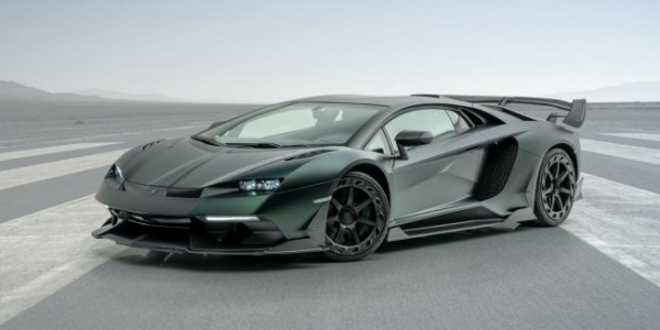Lamborghini Aventador получил новую оптику и расширенный кузов