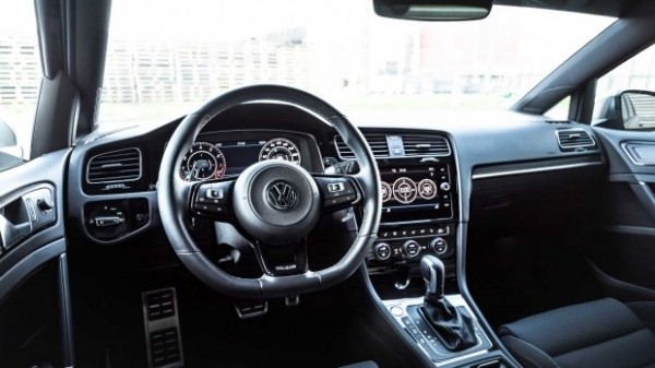 Грозный хэтчбек VW Golf R с 450 «лошадками» от ателье Manhart Грозный хэтчбек VW Golf R с 450 «лошадками» от ателье Manhart