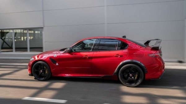 Alfa Romeo Giulia GTA презентована официально Alfa Romeo Giulia GTA презентована официально