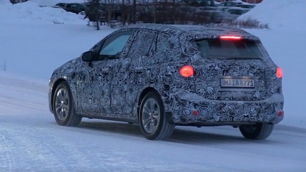 Новый BMW 2-Series Active Tourer попал в объективы камер Новый BMW 2-Series Active Tourer попал в объективы камер