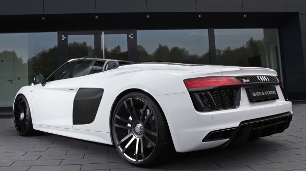 В Wheelsandmore неудачно пошутили при работе с Audi R8 В Wheelsandmore неудачно пошутили при работе с Audi R8