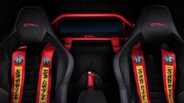 Alfa Romeo Giulia GTA презентована официально Alfa Romeo Giulia GTA презентована официально