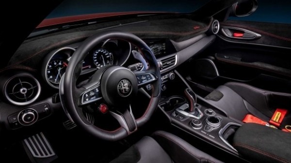 Alfa Romeo Giulia GTA презентована официально Alfa Romeo Giulia GTA презентована официально