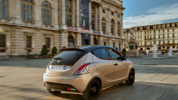 Lancia все еще жива – представлена гибридная версия малыша Ypsilon Lancia все еще жива – представлена гибридная версия малыша Ypsilon