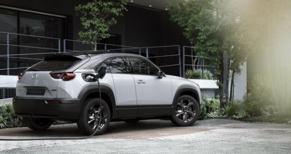 Mazda назвала цену на свой первый электромобиль