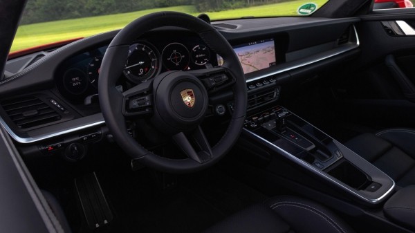 Porsche поднял цены на купе и кабриолет