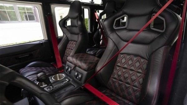 Tesla Model D: необычный тюнинг Land Rover Defender Tesla Model D: необычный тюнинг Land Rover Defender
