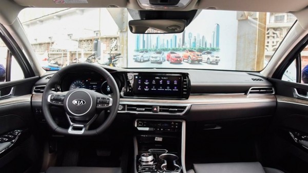Новый седан Kia Optima появился у дилеров Новый седан Kia Optima появился у дилеров