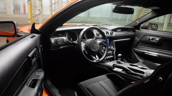 Ford Mustang завоевал звание самого популярного спорткара в мире Ford Mustang завоевал звание самого популярного спорткара в мире